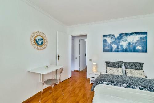 Chic And Spacious Apart With Parking