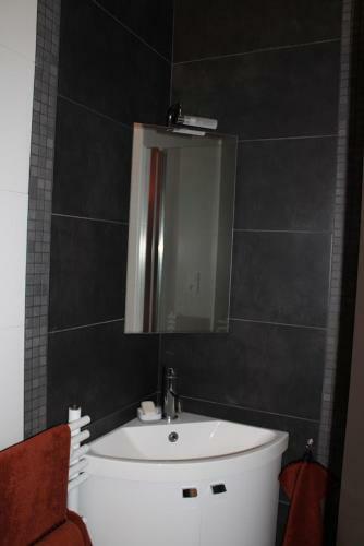 Hostal Domaine Le Lac Bleu