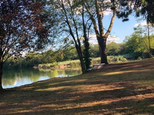 Hostal Domaine Le Lac Bleu