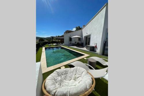 Villa D'exception Avec Piscine !