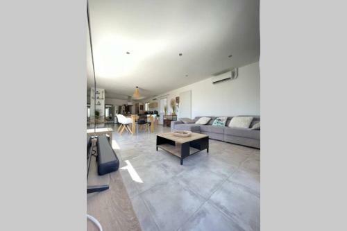 Villa D'exception Avec Piscine !