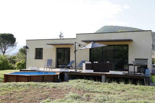 Villa En Campagne Proven�ale Avec Piscine
