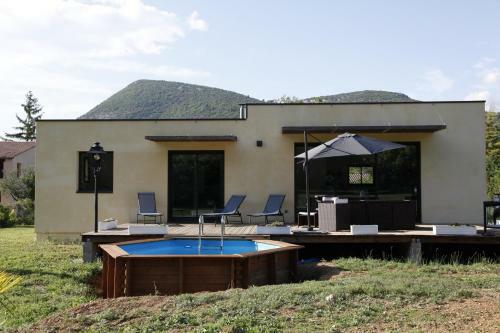 Villa En Campagne Proven�ale Avec Piscine