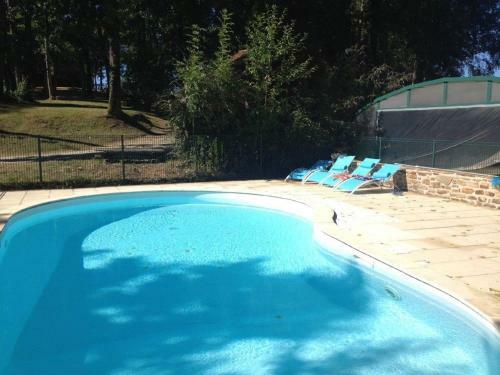 Serene Holiday Home In Cussac With Private Terrace, Barbeque