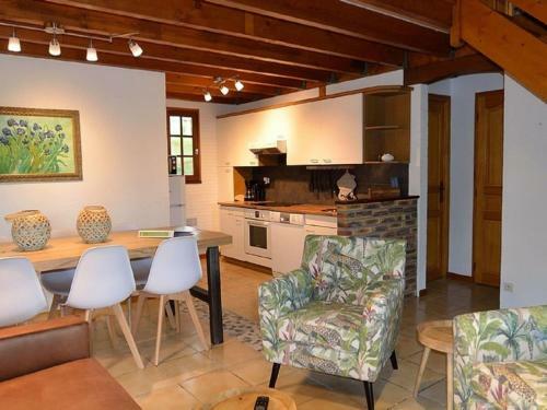 Serene Holiday Home In Cussac With Private Terrace, Barbeque