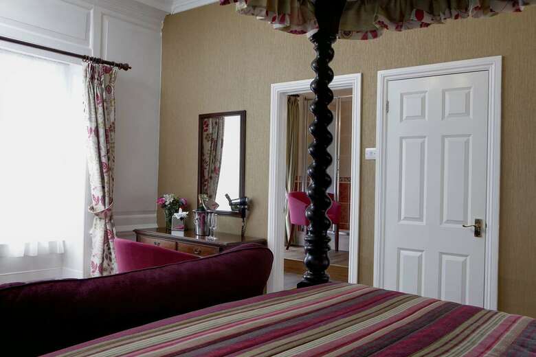 Wessex Royale Hotel
