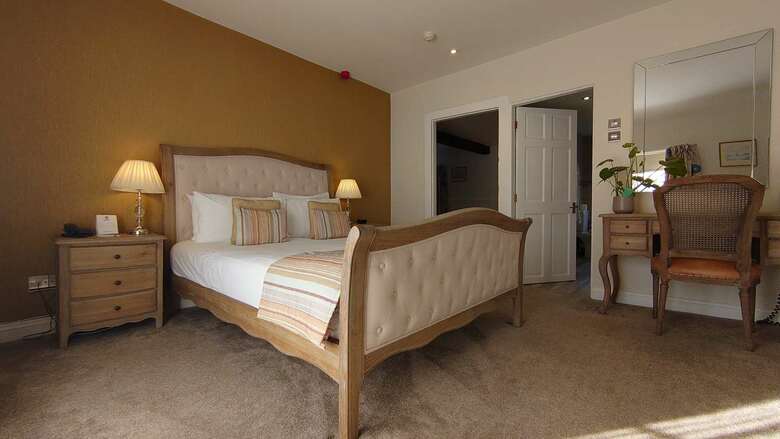 Wessex Royale Hotel