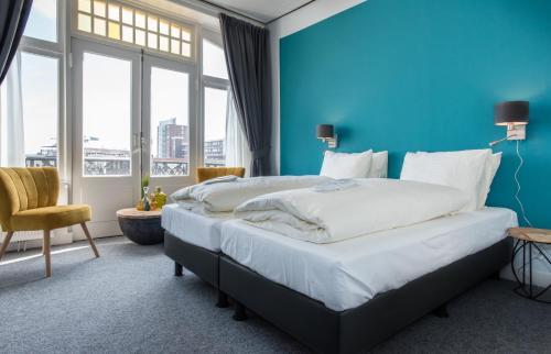 Hotel Bed By The Sea