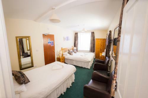 Hostal Queensbridge Hotel
