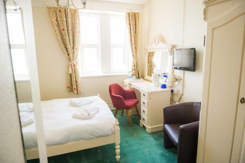 Hostal Queensbridge Hotel
