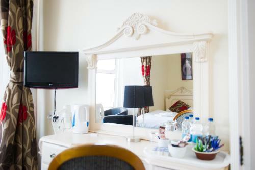 Hostal Queensbridge Hotel