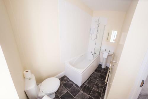 Hostal Queensbridge Hotel