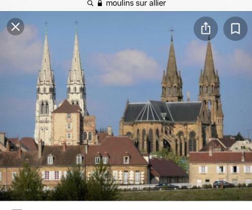 Id�ale Famille, Tout Y Est ....