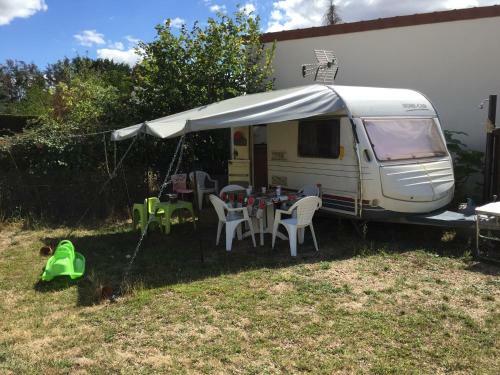 Id�ale Famille, Tout Y Est ....
