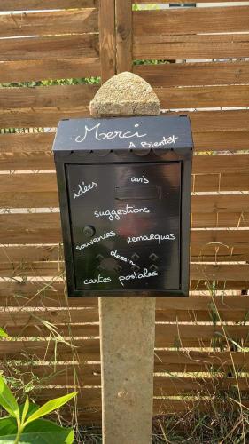 Id�ale Famille, Tout Y Est ....