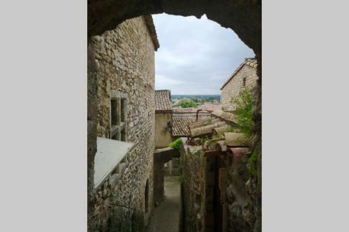 Maison De Village Meubl�e Avec Terrasse