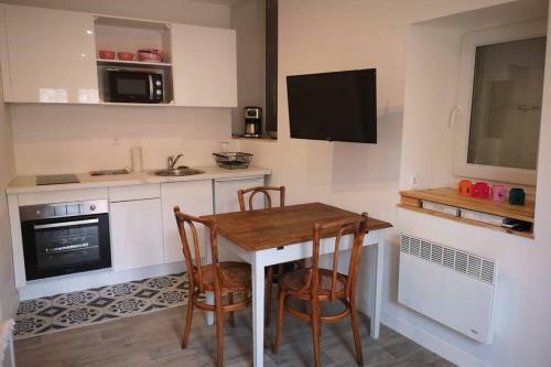 Maison De Village Meubl�e Avec Terrasse