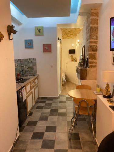 Apartamento Studio Sur Cour Int�rieure Centre Historique St Benigne ( Pas de Vue) Calme