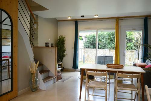 Jolie Maison de Ville Avec Ext�rieur � Dijon