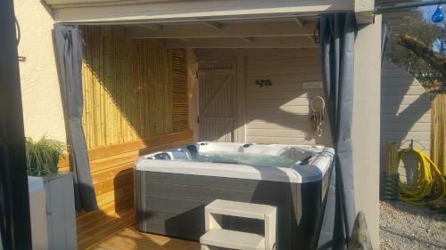 Gite Lapaz/jacuzzi Priv�/piscine