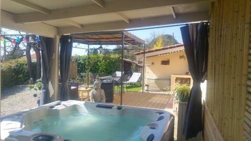 Gite Lapaz/jacuzzi Priv�/piscine