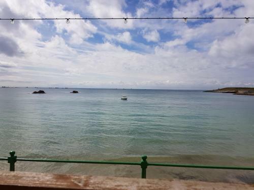 Hostal Maison Chaussey Guest House