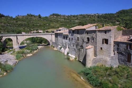 Riviere Et Cascade