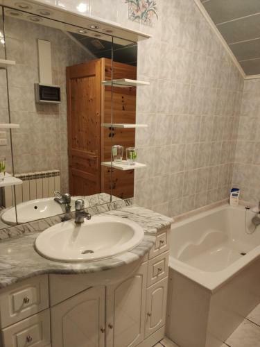 Maison Proche Plage Avec Terrasse Ensoleill�e