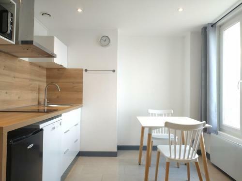 Sea View & Beach Studio Apartment - Blue Horizon