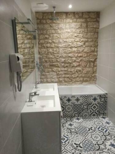 Ch�teau Des Loups - Les C�dres Bleus