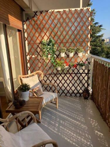 Spacious Apartment With Balcony And Free Parking