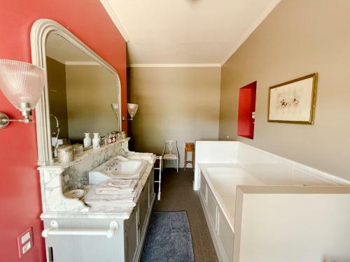 Hostal Ch�teau Du Domaine Du R�veillon