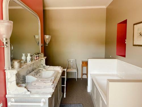 Hostal Ch�teau Du Domaine Du R�veillon