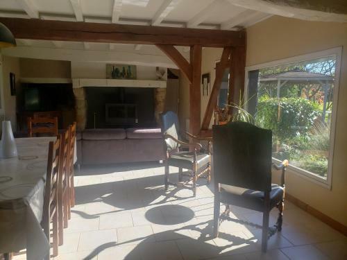 Les 2 Chaumi�res Avec Piscine