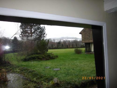 Les 2 Chaumi�res Avec Piscine