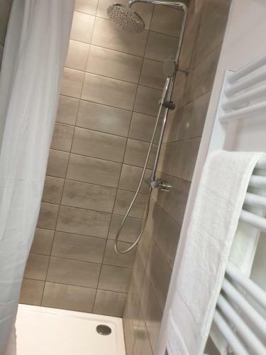 Hostal Chambres Priv�es Hyper-centre Epernay Lit 160x200cm
