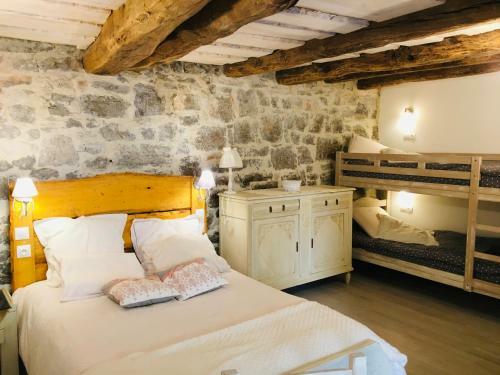 Hostal C�l�zen Chambre D'hotes