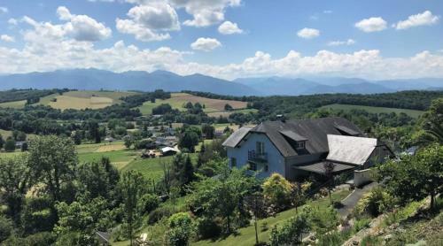 Apartamento G�tes De La Maison Bleue D'estialescq