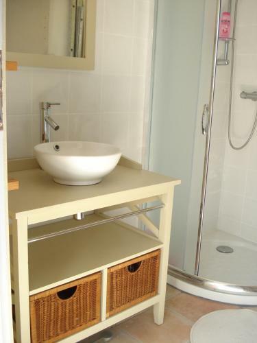Maisonnette � Etables ; La Bleue