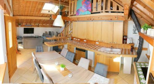 Hostal Chalet Savoyard Balcon De Villy