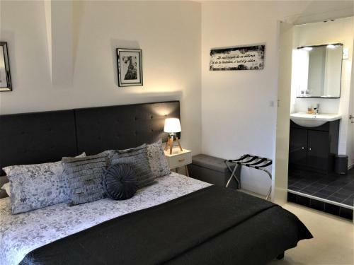 Vue Du Chateau D'excideuil Studio Apartment