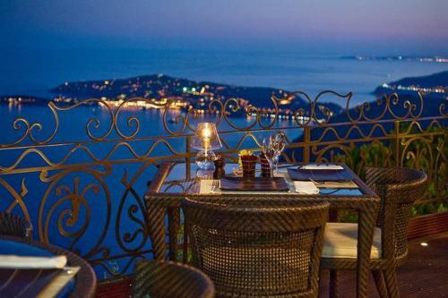 Apartamento Studio Au Calme, Avec Terrasse Et Parking � Eze Village