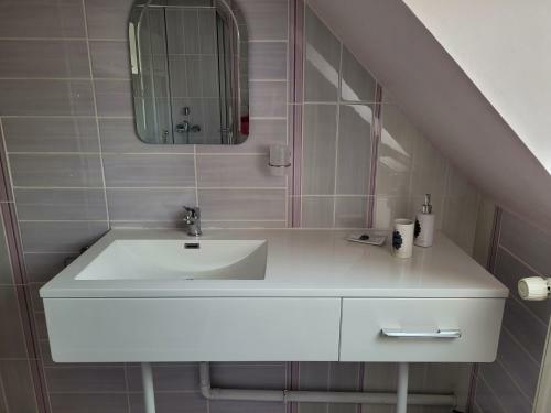 G�te �vasion Idyllique � L'�tage Pr�s Zoo-chateaux