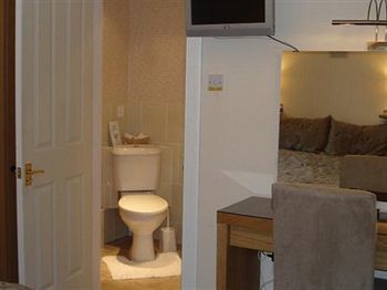 Hostal Westcot Guest House