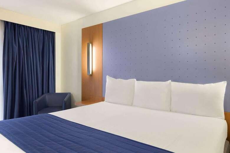 Hotel Ramada London North