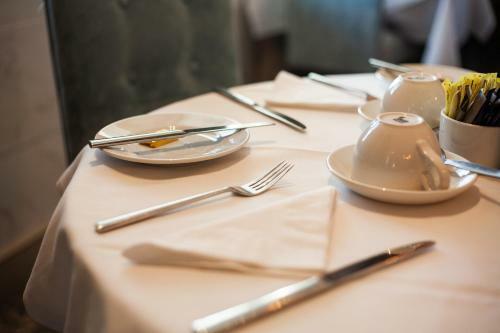 The Manor Hotel And Restaurant