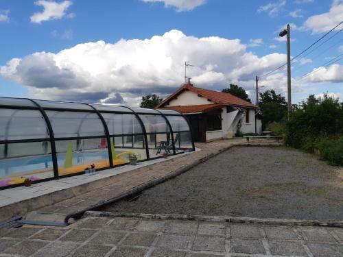 Maison A La Campagne Avec Piscine
