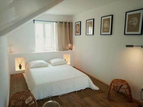 Hostal Galerie, Tumulus De La Hogue