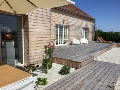 Hostal Galerie, Tumulus De La Hogue