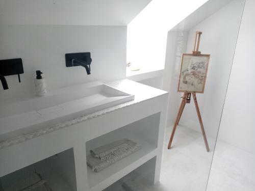 Hostal Galerie, Tumulus De La Hogue